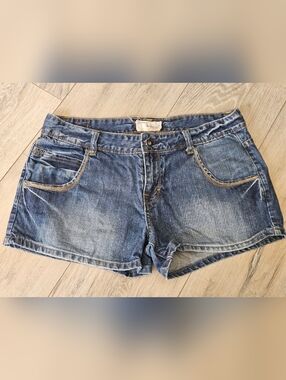 Maurices Premium Mid-rise Blue Denim Jeans Shorts Women's 11/12